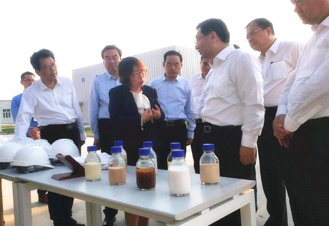 陕西省委书记胡和平一行调研蒲城优德唯一官网 新资料出产基地建设项目