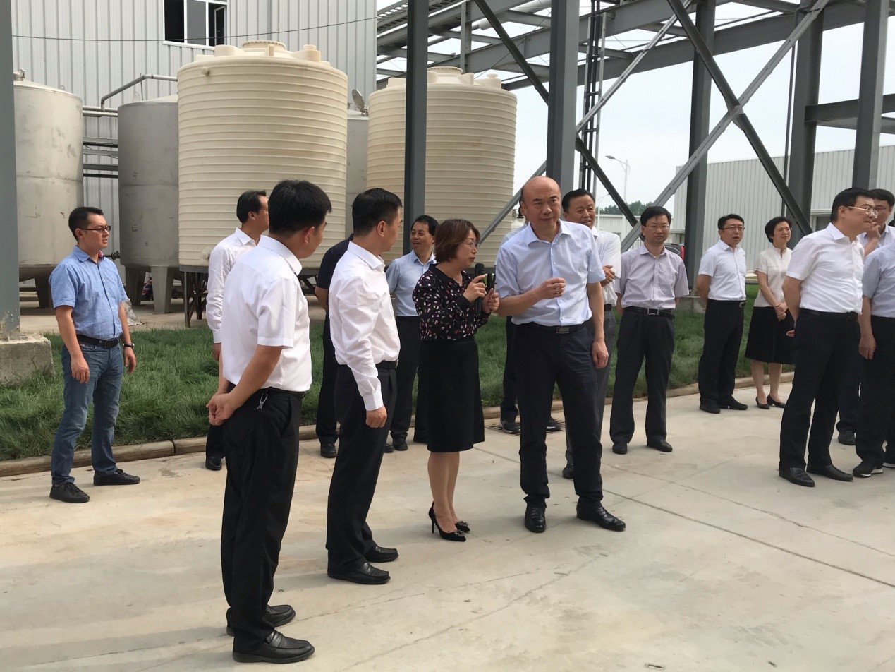 刘国中省长一行观摩蒲城优德唯一官网科技建设项目