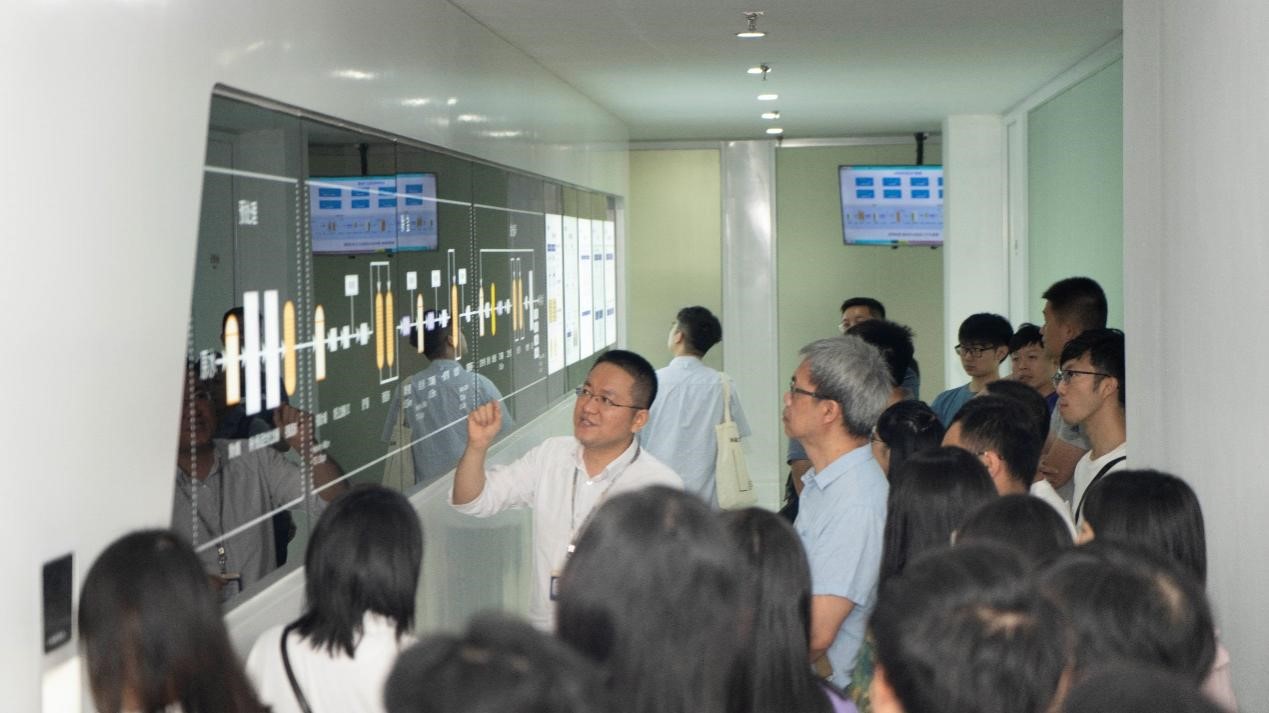 澳门汗青老师国情研建班光临优德唯一官网科技参观调查