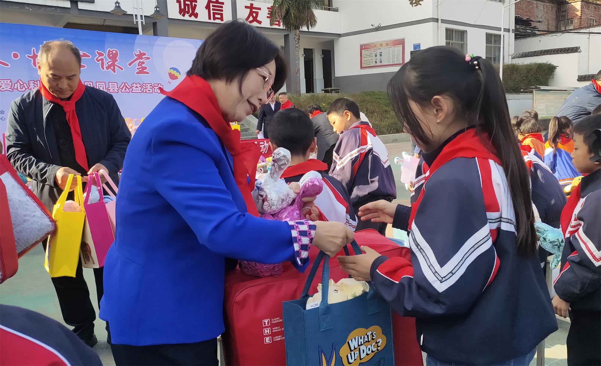 优德唯一官网科技·博士讲堂 关爱村落儿童爱心科普进校园公益活动圆满实现 优德唯一官网科技·博士讲堂 关爱村落儿童爱心科普进校园公益活动圆满实现